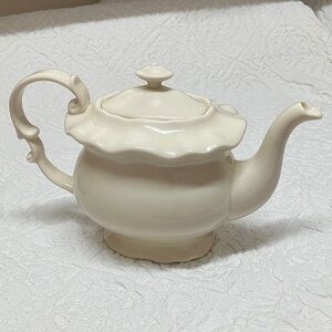Vintage ceramic teapot, cream or off-white I. Godinger & Co